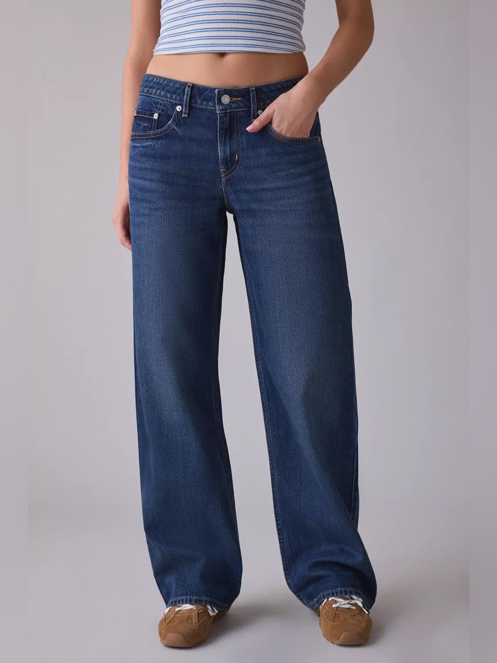 Levi’s Raw Hem Loose Low Jeans - Picture 2 of 5